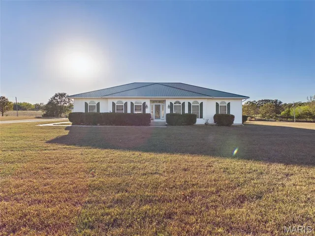 23379 Redwing Lane, Lebanon MO
