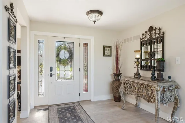 Living room — 14277 Cedar Springs Drive Chesterfield Missouri real estate