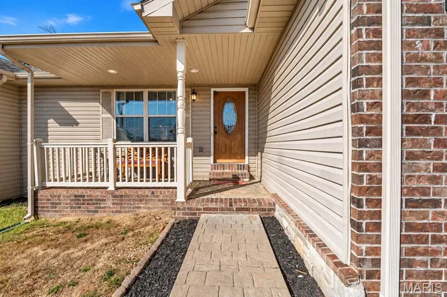 Primary bedroom — 166 Lyle Curtis Circle Waynesville Missouri real estate