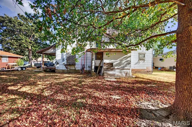 Primary bedroom — 359 W Hayes Street Lebanon Missouri real estate