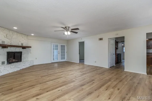Living room — 13 LAKE Drive Lebanon Missouri real estate