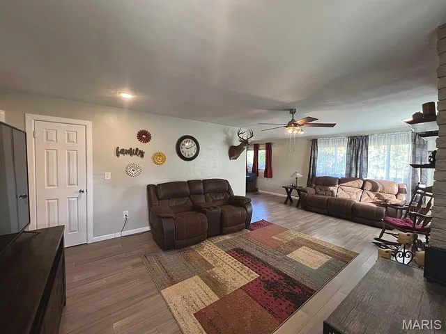 Living room — 407 Lee Avenue Richland Missouri real estate