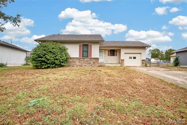 1121 Fowler Road, Lebanon MO