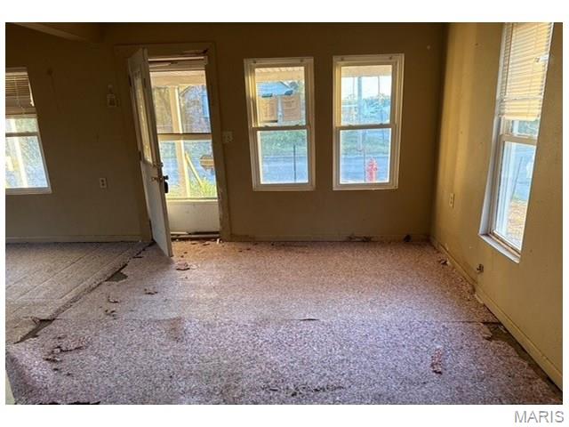 Living room — 489 Miller Street Lebanon Missouri real estate