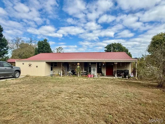 6453 Highway Z, Houston MO