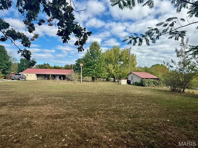 Front exterior — 6453 Highway Z Houston Missouri real estate
