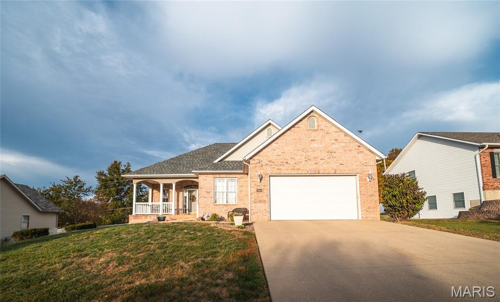 1004 Grandsir Avenue Rolla Missouri 3 bedroom 3 bathroom home for sale listed at $330,000