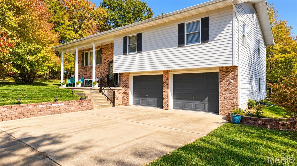 1001 Cedar Ridge Houston Missouri 4 bedroom 3 bathroom home for sale listed at $349,900