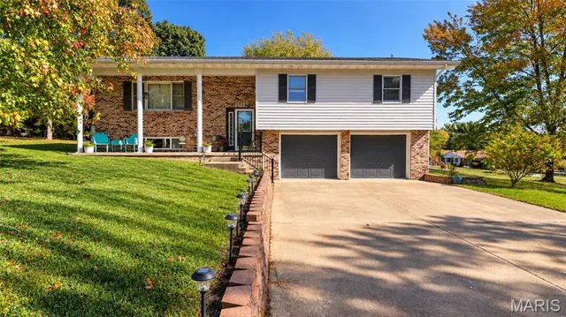 Front exterior — 1001 Cedar Ridge Houston Missouri real estate