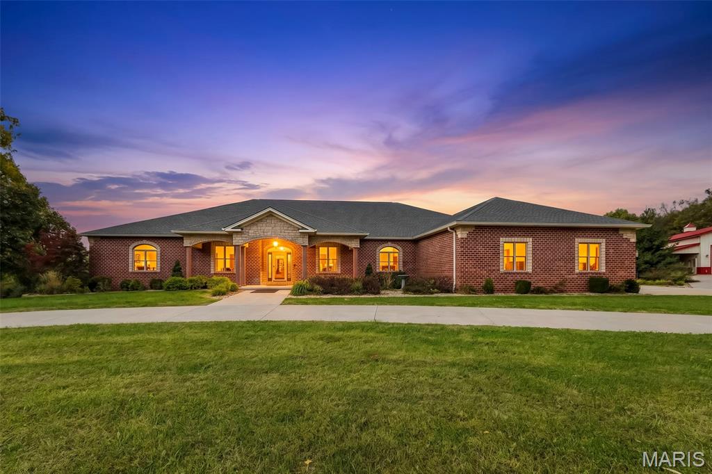 5090 Autumnwood Lane Hannibal Missouri 6 bedroom 5 bathroom home for sale listed at $1,800,000