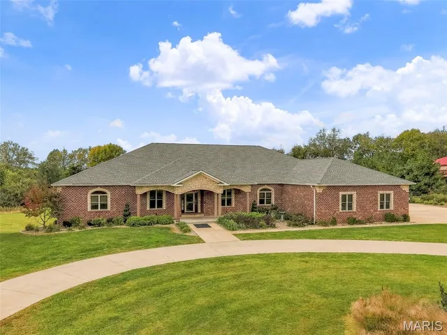 Front exterior — 5090 Autumnwood Lane Hannibal Missouri real estate
