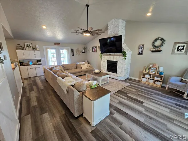 Kitchen — 19500 Ridge Lane Waynesville Missouri real estate