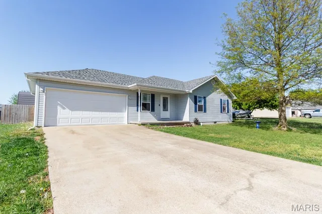 Front exterior — 1123 Applelane Drive Lebanon Missouri real estate