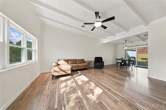 Living room — 400 Bill Avenue Rolla Missouri real estate
