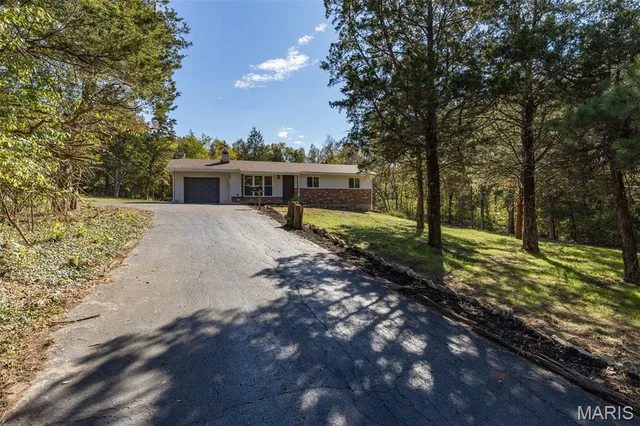5420 Glade Chapel Road, Hillsboro MO