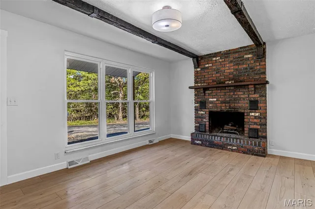 Primary bedroom — 5420 Glade Chapel Road Hillsboro Missouri real estate
