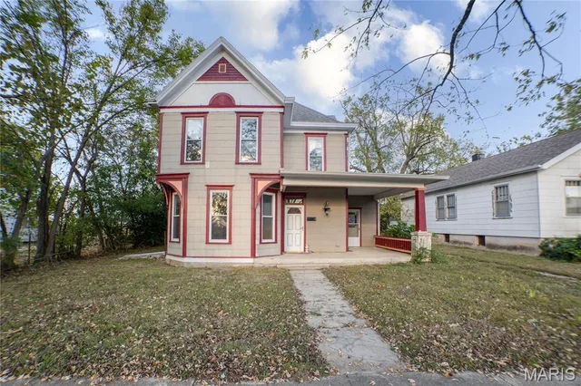 Front exterior — 446 N Madison Avenue Lebanon Missouri real estate