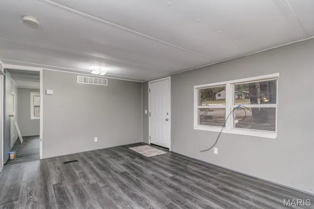 Living room — 31000 Nodaway Drive Lebanon Missouri real estate