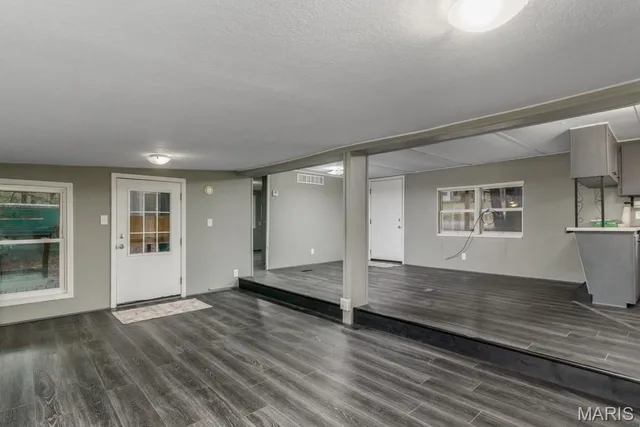 Primary bedroom — 31000 Nodaway Drive Lebanon Missouri real estate
