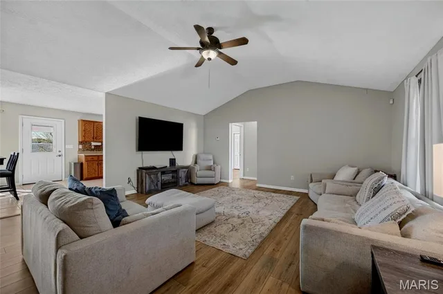 Living room — 1424 Nathaniel Drive Lebanon Missouri real estate