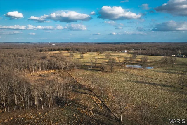 Primary bedroom — 72 +/- acres Co Rd 8490 Newburg Missouri real estate