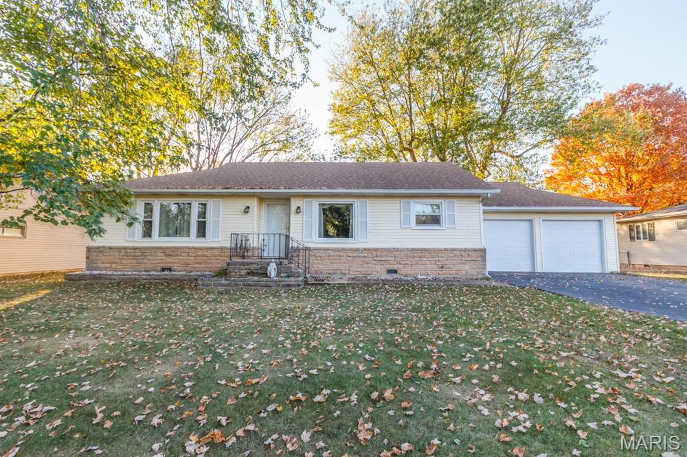 1933 Julia Drive Lebanon Missouri 3 bedroom 2 bathroom home for sale listed at $199,900