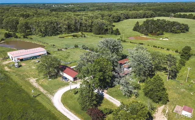 Front exterior — 385 Woods Farm Road Sullivan Missouri real estate