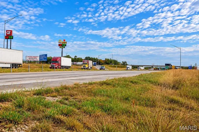 Living room — 11000 11010 Dillon Outer Road Rolla Missouri real estate