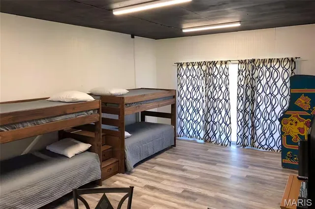 Primary bedroom — 37230 Highway 21 Lesterville Missouri real estate
