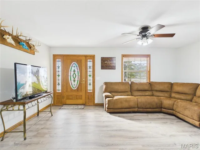 Living room — 7098 Highway T Poplar Bluff Missouri real estate