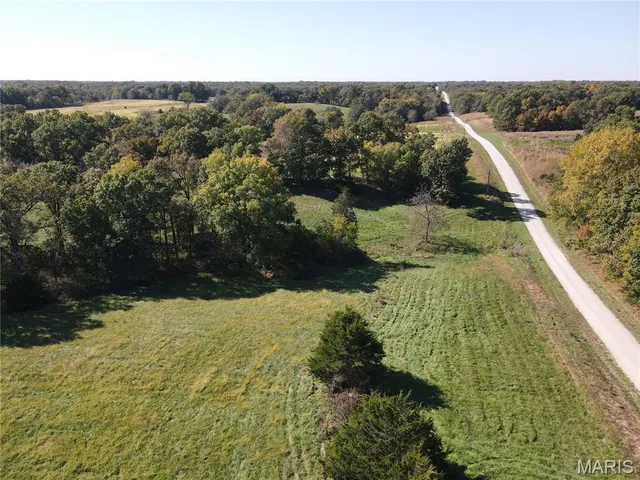 Primary bedroom — 40 Marion County Road 204 Monroe City Missouri real estate