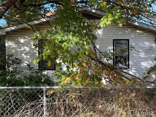 Primary bedroom — 706 N St. Joe Drive Park Hills Missouri real estate