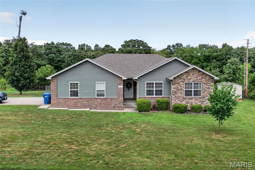 327 Keller Drive Lebanon Missouri 3 bedroom 2 bathroom home for sale listed at $249,900