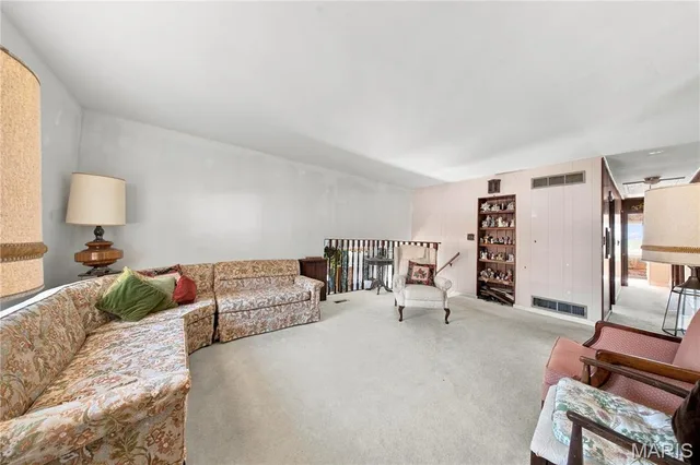 Living room — 1314 Highland Drive Rolla Missouri real estate