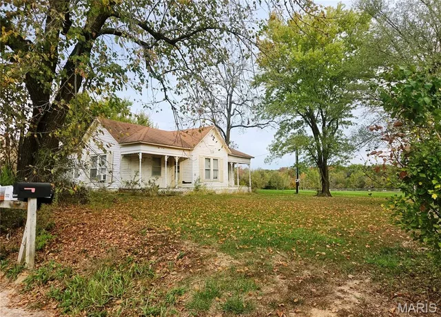 229 Highway D, Hawk Point MO