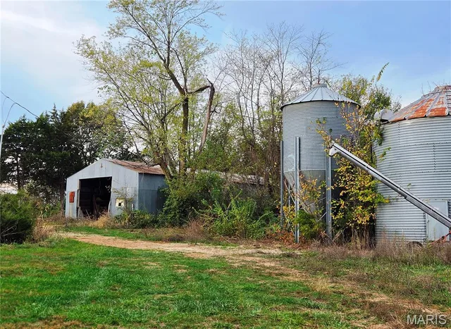 Front exterior — 229 Highway D Hawk Point Missouri real estate
