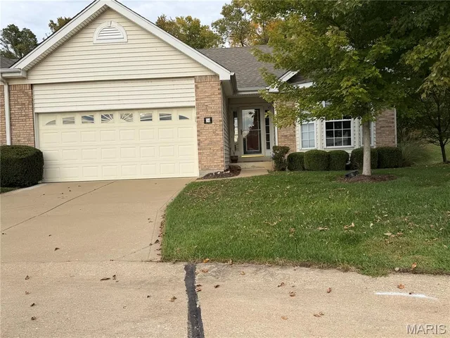 Front exterior — 36 N Trumbull Circle St Charles Missouri real estate