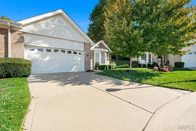 Front exterior — 36 N Trumbull Circle St Charles Missouri real estate