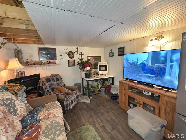 Primary bedroom — 10289 Whispering Pine Lane Licking Missouri real estate