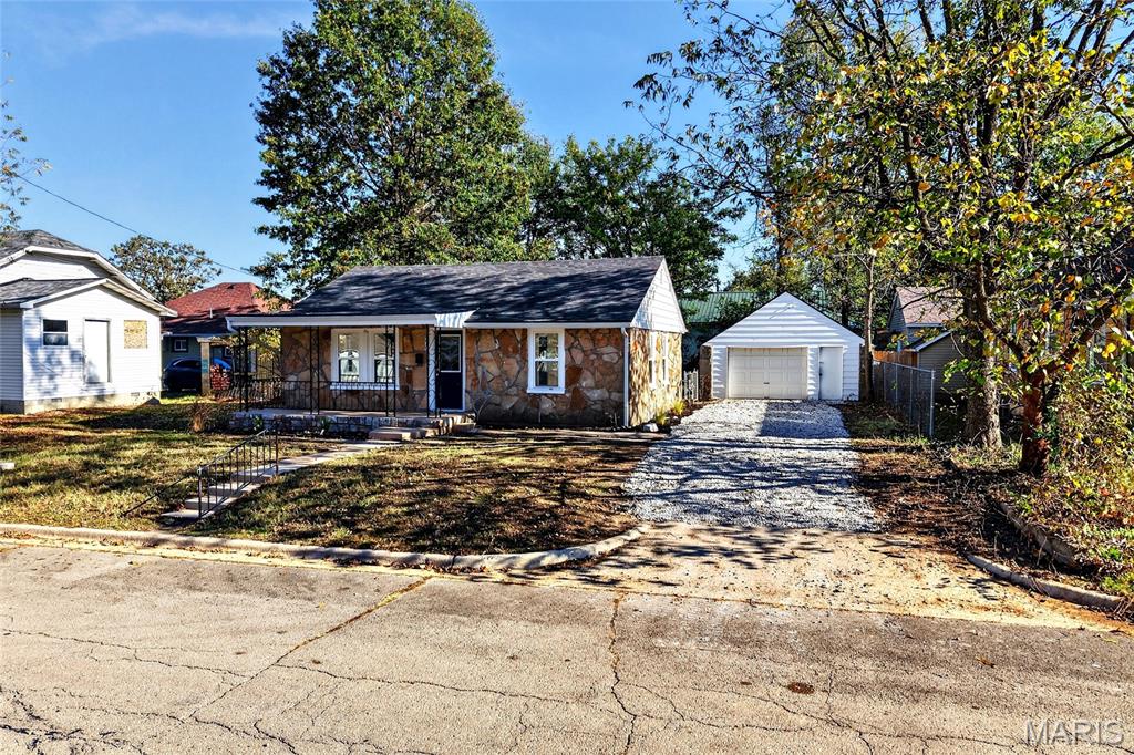 370 Oak Street Lebanon Missouri 2 bedroom 1 bathroom home for sale listed at $149,900