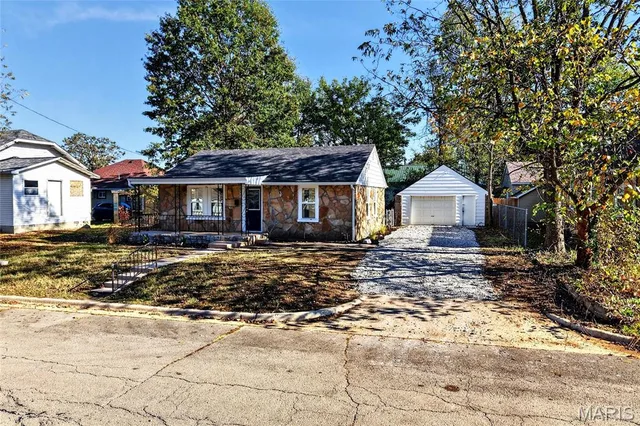 370 Oak Street, Lebanon MO