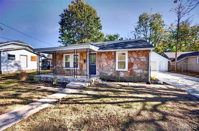 Front exterior — 370 Oak Street Lebanon Missouri real estate