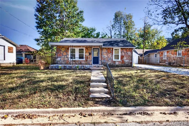 Kitchen — 370 Oak Street Lebanon Missouri real estate
