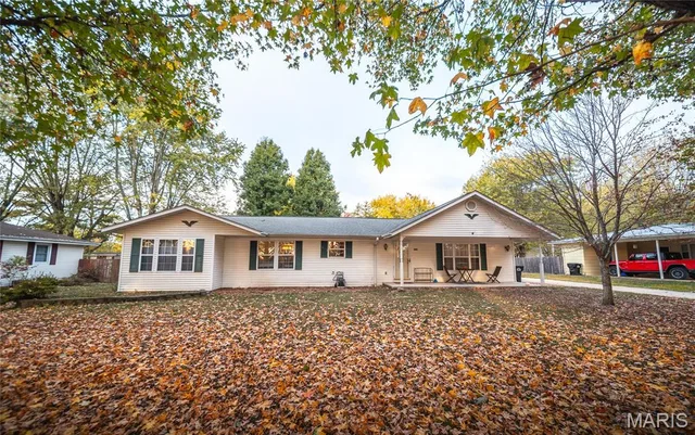 609 Charles Avenue, St James MO