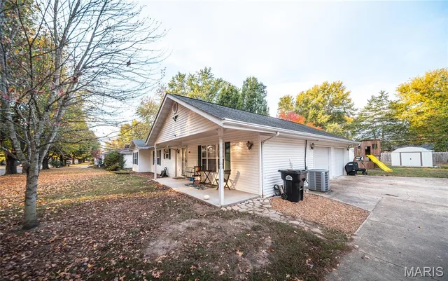 Kitchen — 609 N Charles Avenue St James Missouri real estate