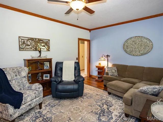 Primary bedroom — 61419 Crooked Creek Place New London Missouri real estate