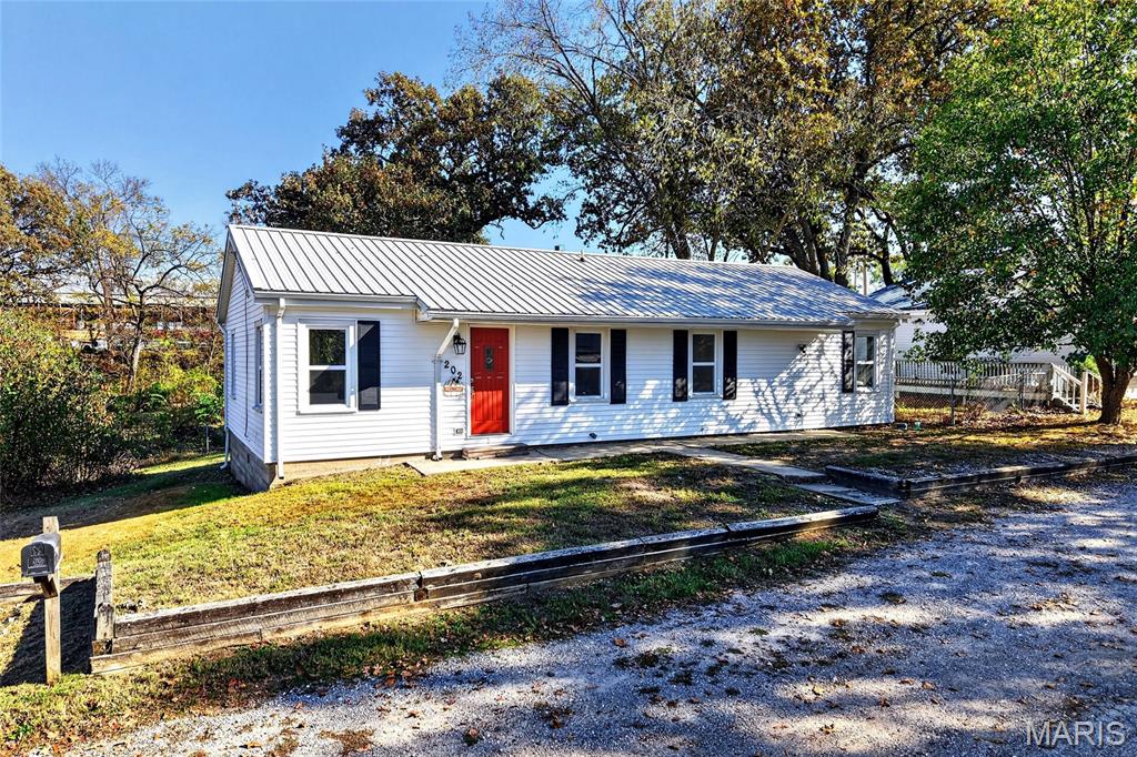 202 S Waller Crocker Missouri 3 bedroom 2 bathroom home for sale listed at $170,000