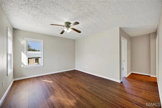 Primary bedroom — 202 S Waller Crocker Missouri real estate