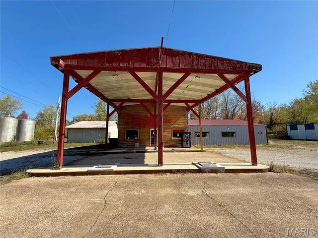 Front exterior — 150 N Hwy 137 Raymondville Missouri real estate