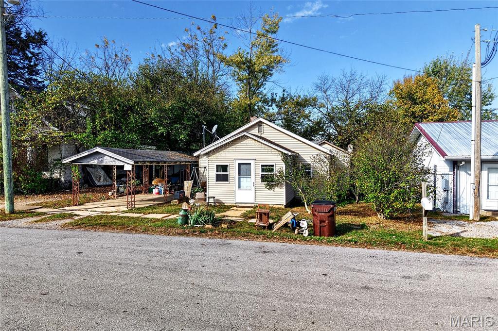 107 S Myrtle Street Conway Missouri 2 bedroom 1 bathroom home for sale listed at $64,900